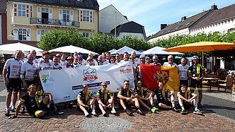 Arkriders mit stv. Bürgermeisterin Christiane Loeb auf dem Alten Markt in Euskirchen