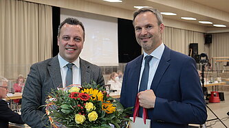 Bürgermeister Sacha Reichelt und der neue Technische Beigeordnete Wolfgang Honecker bei der Ratssitzung.