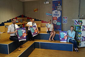 v.l.n.r.: Andreas Krämer (Volksbank Euskirchen), Johannes Winckler (1. Beigeordneter), Stephanie Heidt (Stadtbibliothek), Dr. Maria-Regina Neft (Vorsitzende Förderverein der Stadtbibliothek)