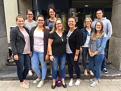 : v.l.n.r.  Nadja Schaeben, Daniela Pohl, Laura Gielata, Saskia Franz, Regina Königsfeld, Kinga Pintea-Fazakas, Kathrin Nerbas, Tamara Babucke und Antonio Dragicevic