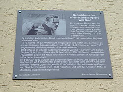 Gedenktafel am Geburtshaus von Willi Graf