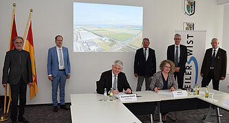 Vertragsunterzeichnung im Weilerswister Rathaus zur PrimeSite Rhine Region, Foto: F. Scholl/Wochenspiegel
