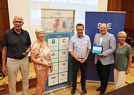 Die Senioren-App wird im Ratssaal vorgestellt. 