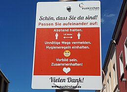 Schilder in der Fußgängerzone