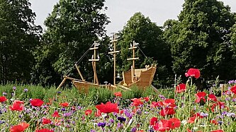 Das Spielschiff im Erftpark.